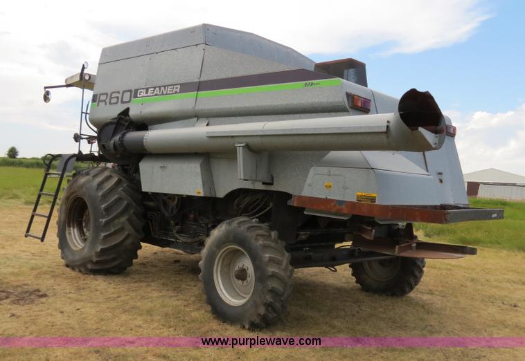 image for item A8582 1989 Gleaner R60 combine