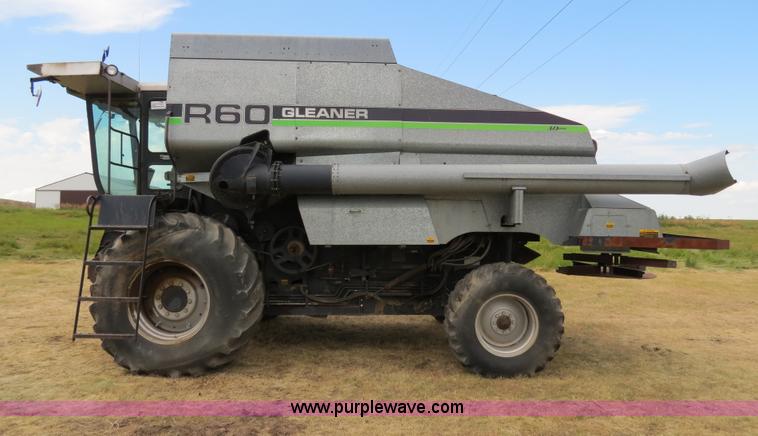 image for item A8582 1989 Gleaner R60 combine