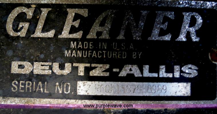 image for item A8582 1989 Gleaner R60 combine