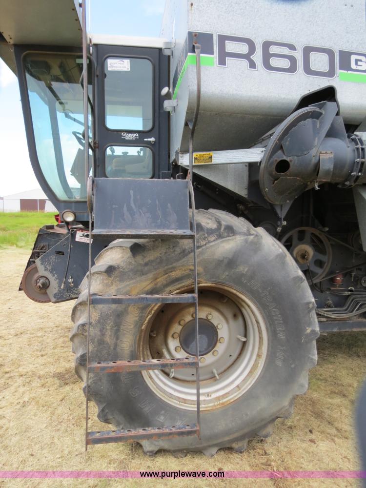 image for item A8582 1989 Gleaner R60 combine