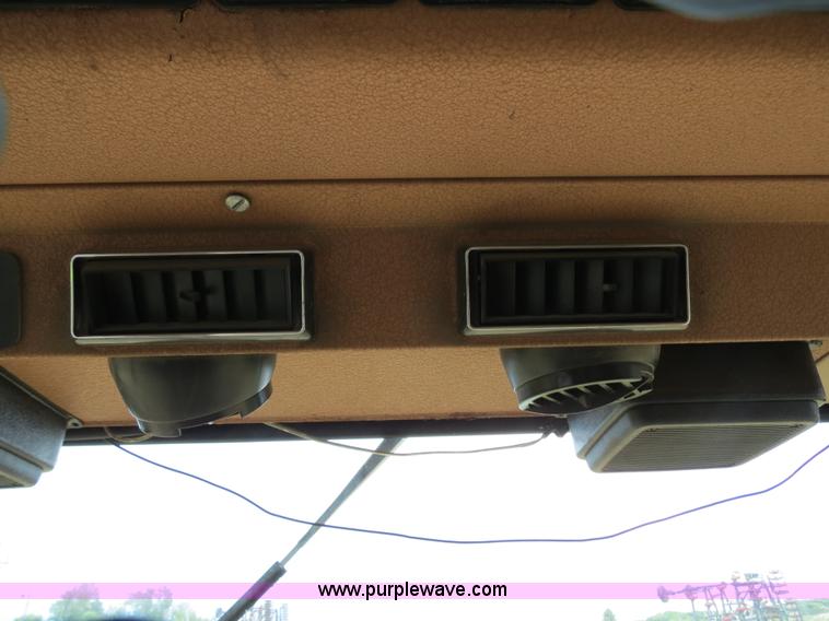 image for item A8582 1989 Gleaner R60 combine