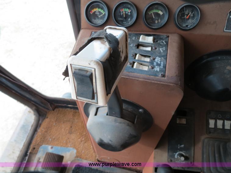 image for item A8582 1989 Gleaner R60 combine