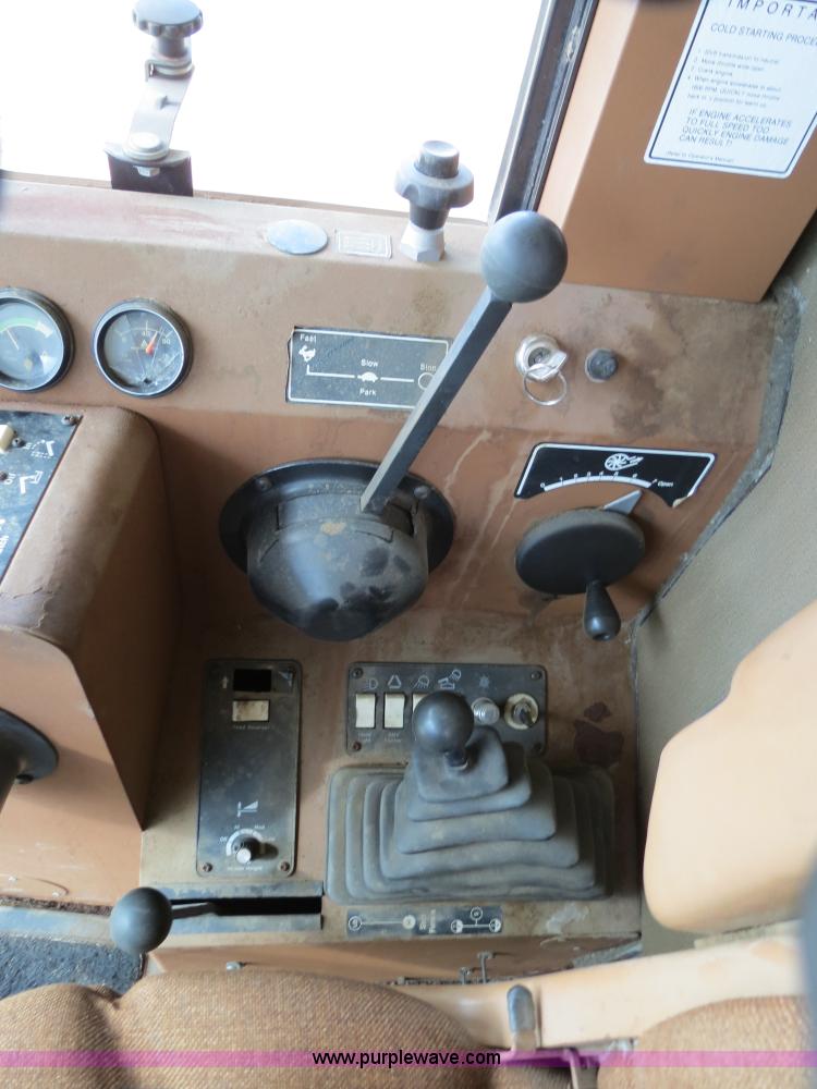 image for item A8582 1989 Gleaner R60 combine