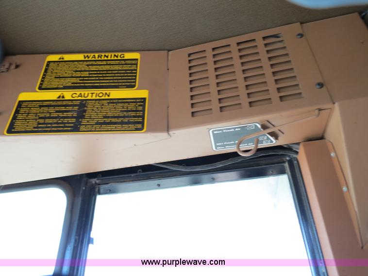 image for item A8582 1989 Gleaner R60 combine