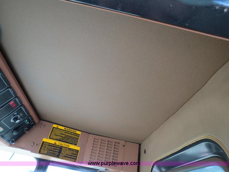 image for item A8582 1989 Gleaner R60 combine