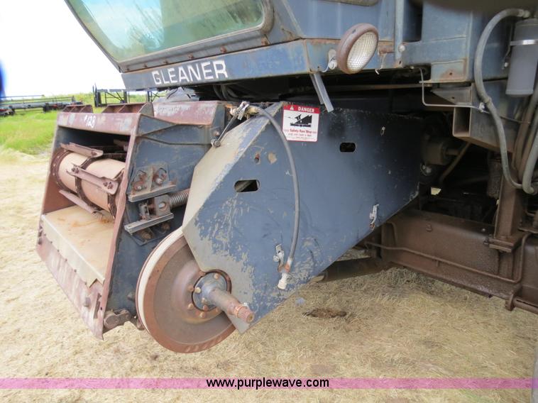 image for item A8582 1989 Gleaner R60 combine