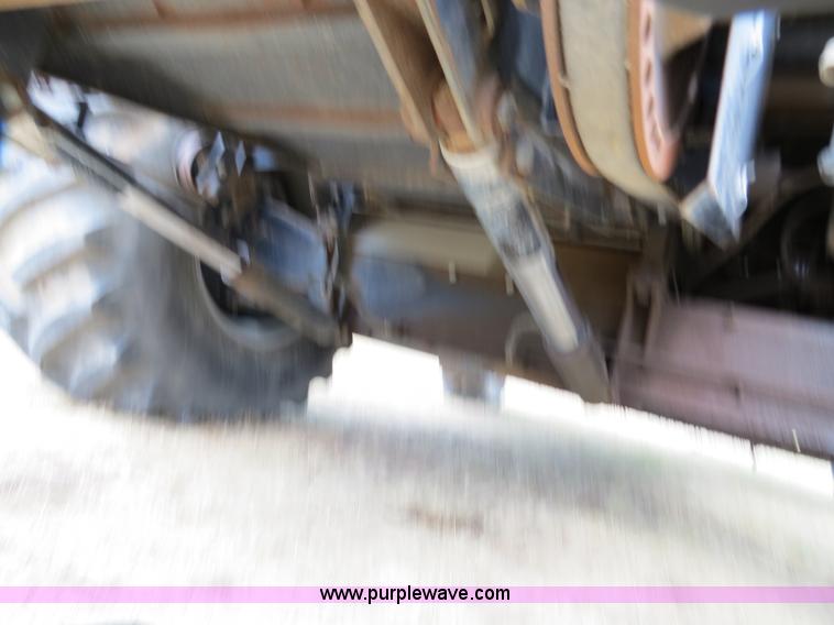 image for item A8582 1989 Gleaner R60 combine