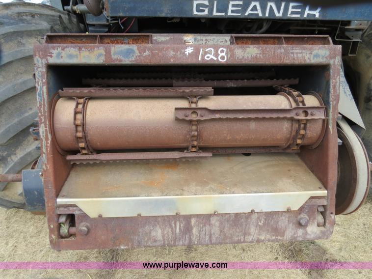 image for item A8582 1989 Gleaner R60 combine