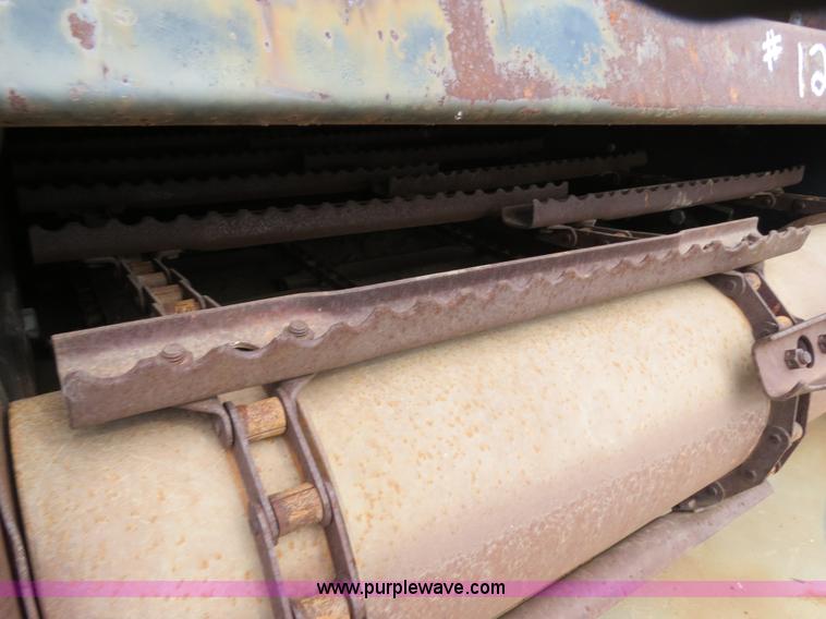 image for item A8582 1989 Gleaner R60 combine