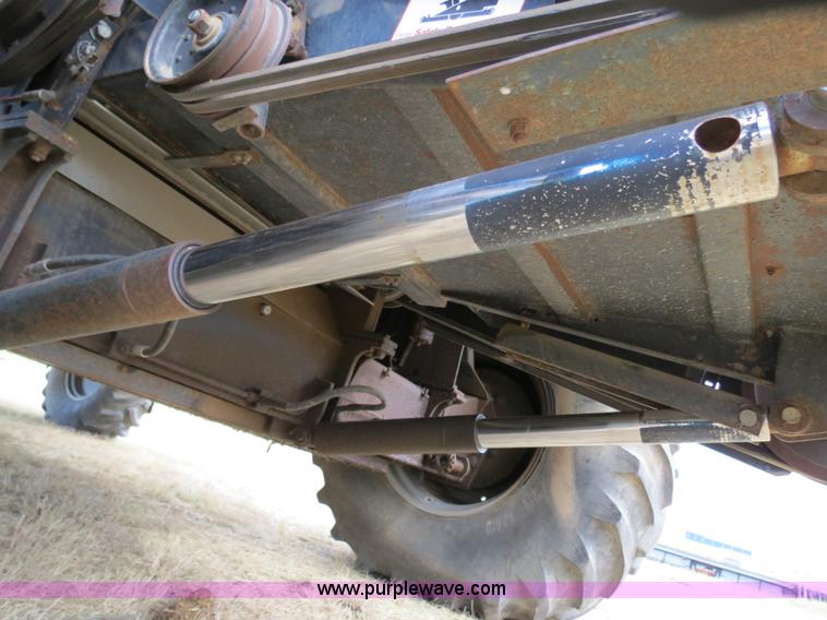 image for item A8582 1989 Gleaner R60 combine