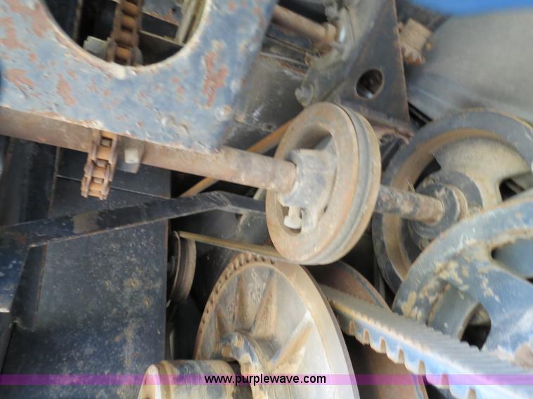 image for item A8582 1989 Gleaner R60 combine