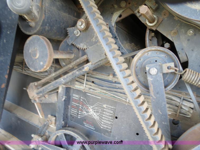 image for item A8582 1989 Gleaner R60 combine