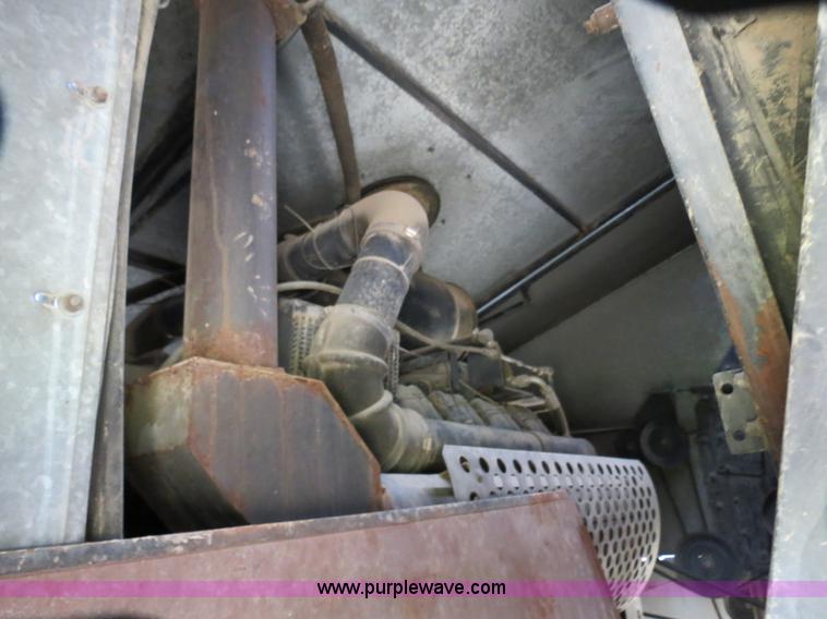 image for item A8582 1989 Gleaner R60 combine