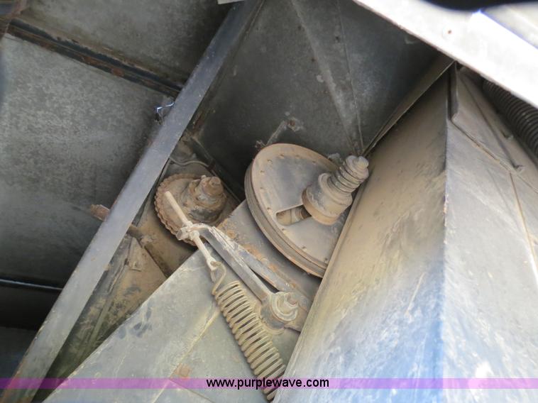 image for item A8582 1989 Gleaner R60 combine