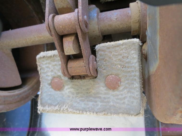 image for item A8582 1989 Gleaner R60 combine