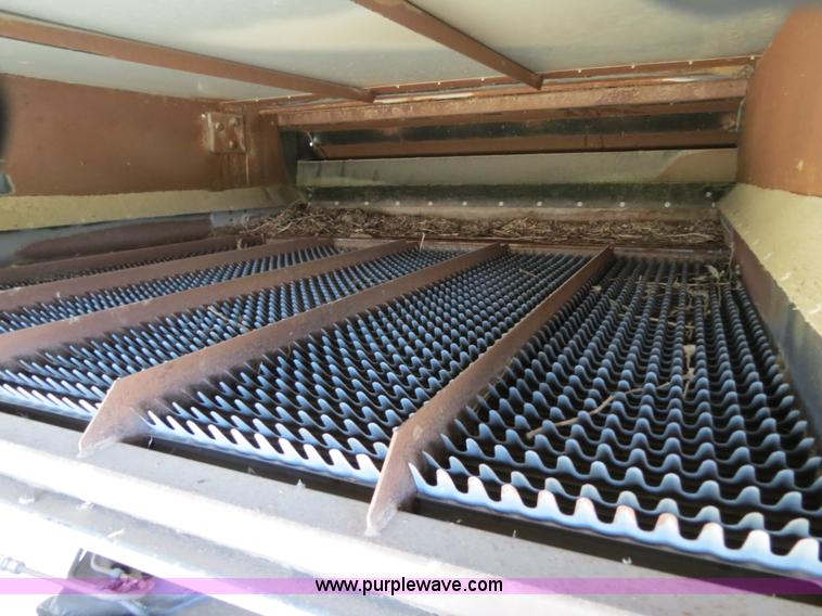 image for item A8582 1989 Gleaner R60 combine