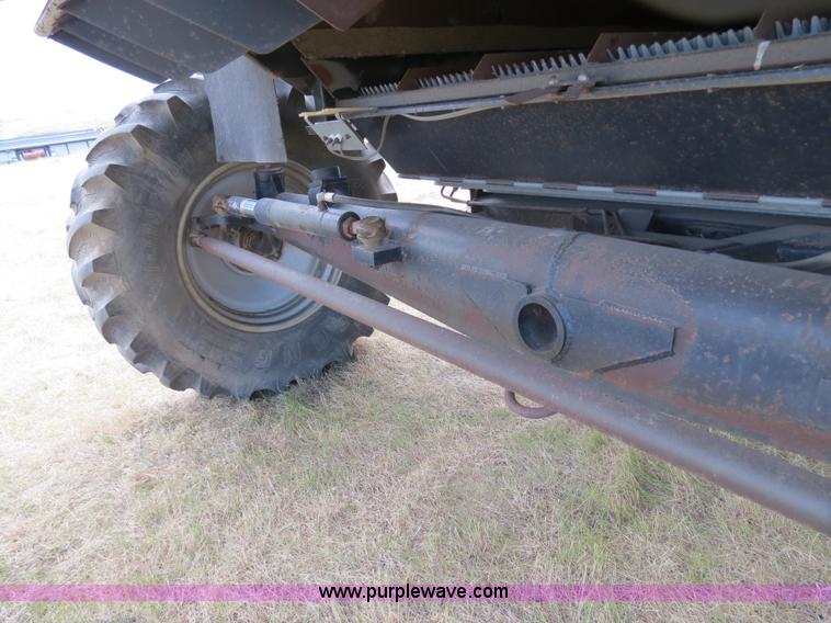 image for item A8582 1989 Gleaner R60 combine