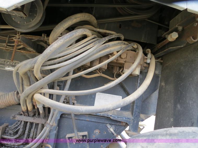 image for item A8582 1989 Gleaner R60 combine