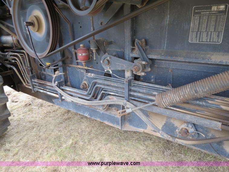 image for item A8582 1989 Gleaner R60 combine