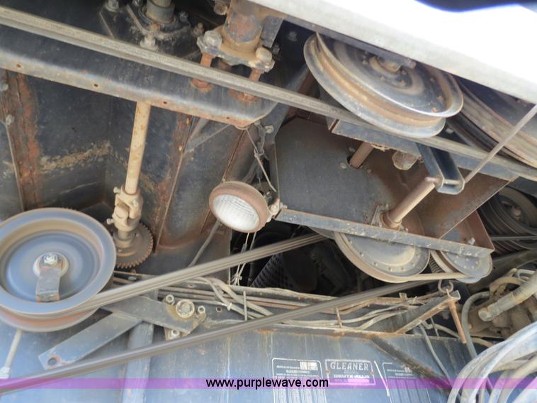 image for item A8582 1989 Gleaner R60 combine