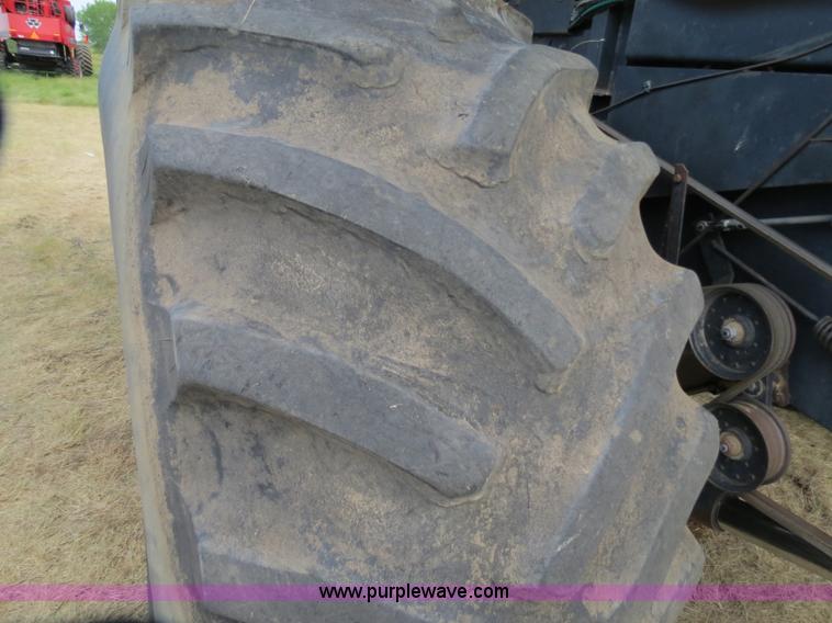 image for item A8582 1989 Gleaner R60 combine