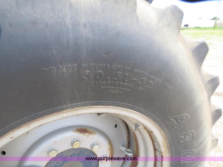 image for item A8582 1989 Gleaner R60 combine