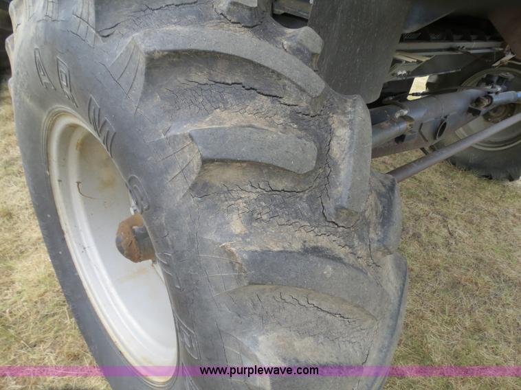 image for item A8582 1989 Gleaner R60 combine