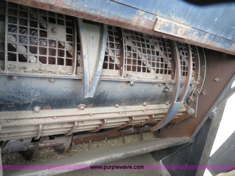 image for item A8582 1989 Gleaner R60 combine