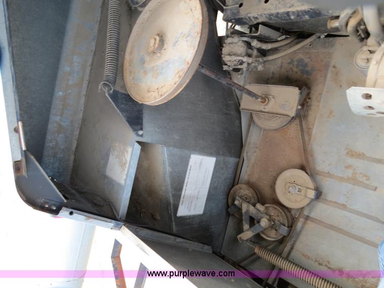 image for item A8582 1989 Gleaner R60 combine