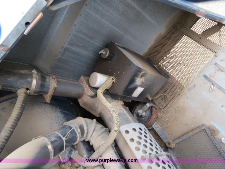 image for item A8582 1989 Gleaner R60 combine