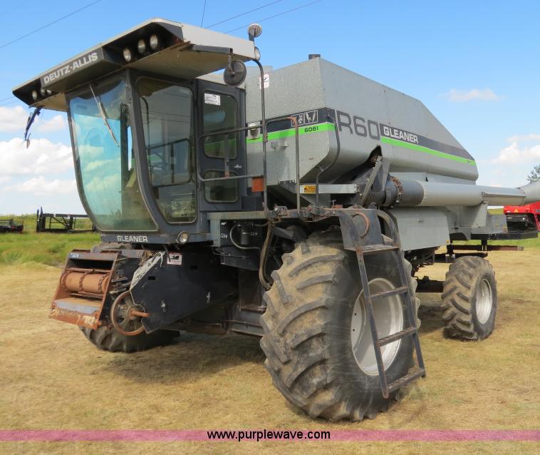 image for item A8583 1989 Gleaner R60 combine