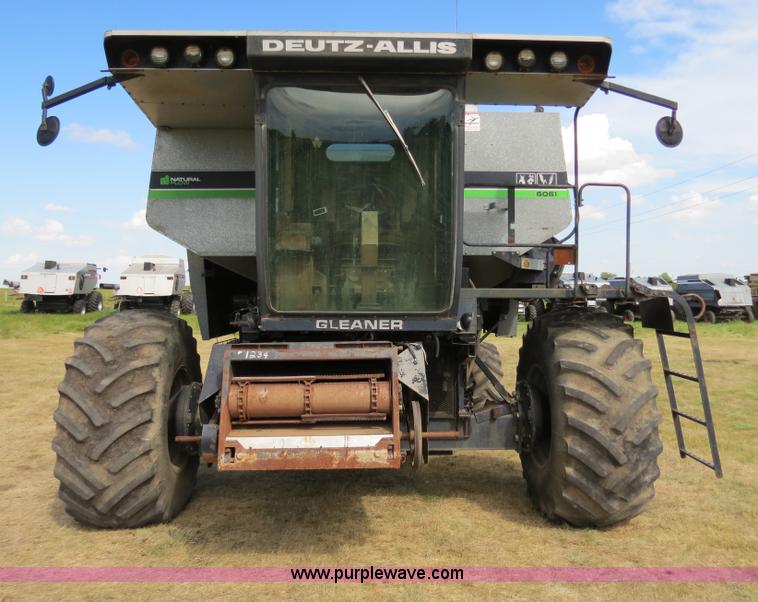 image for item A8583 1989 Gleaner R60 combine