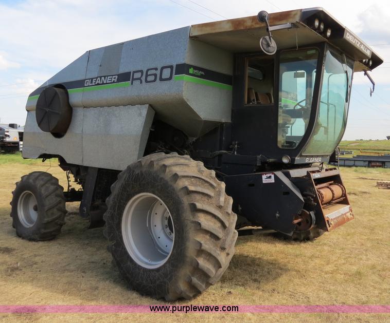 image for item A8583 1989 Gleaner R60 combine