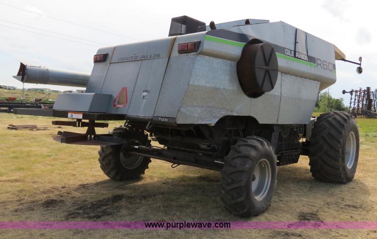 image for item A8583 1989 Gleaner R60 combine