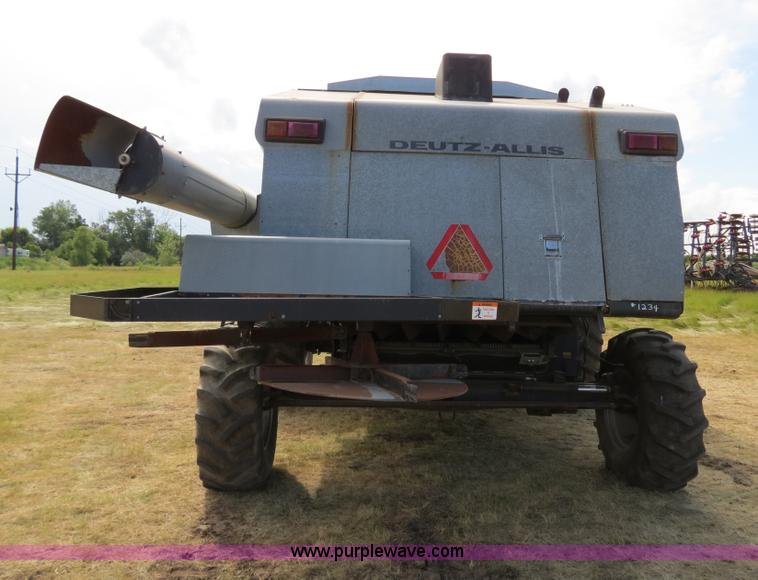 image for item A8583 1989 Gleaner R60 combine