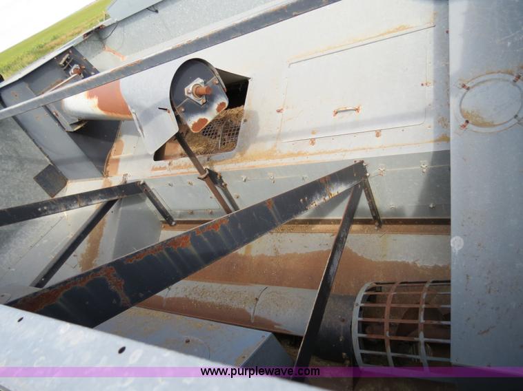 image for item A8583 1989 Gleaner R60 combine