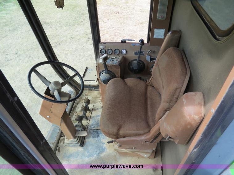 image for item A8583 1989 Gleaner R60 combine