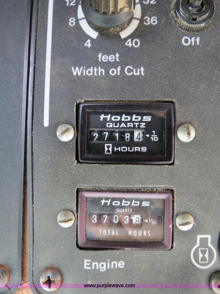 image for item A8583 1989 Gleaner R60 combine