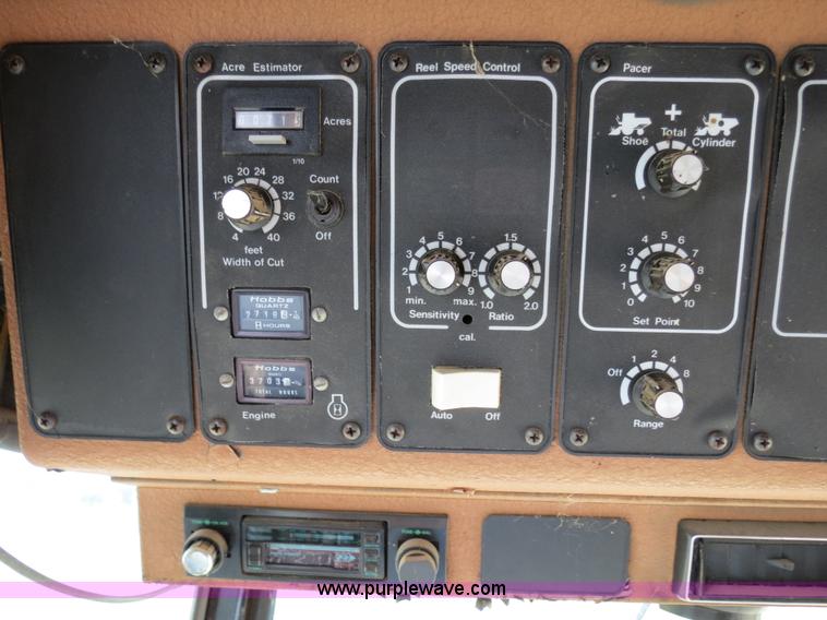 image for item A8583 1989 Gleaner R60 combine