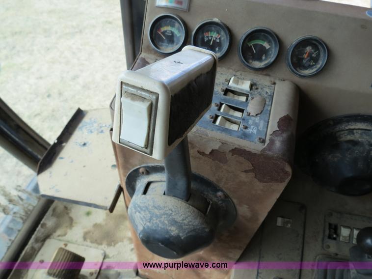 image for item A8583 1989 Gleaner R60 combine