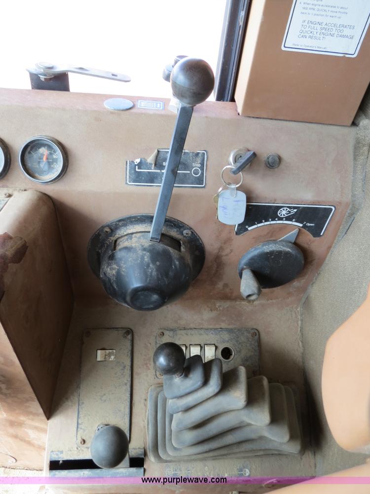 image for item A8583 1989 Gleaner R60 combine