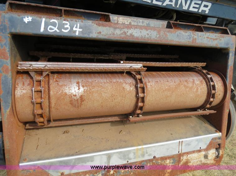 image for item A8583 1989 Gleaner R60 combine