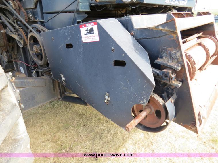 image for item A8583 1989 Gleaner R60 combine