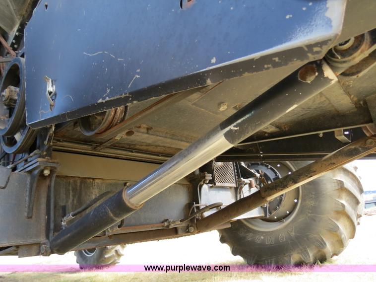 image for item A8583 1989 Gleaner R60 combine