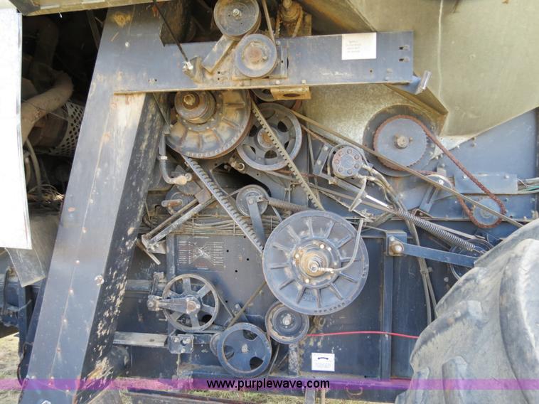 image for item A8583 1989 Gleaner R60 combine