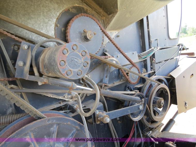 image for item A8583 1989 Gleaner R60 combine