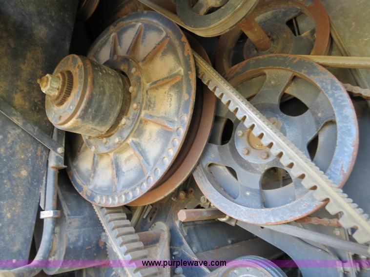 image for item A8583 1989 Gleaner R60 combine