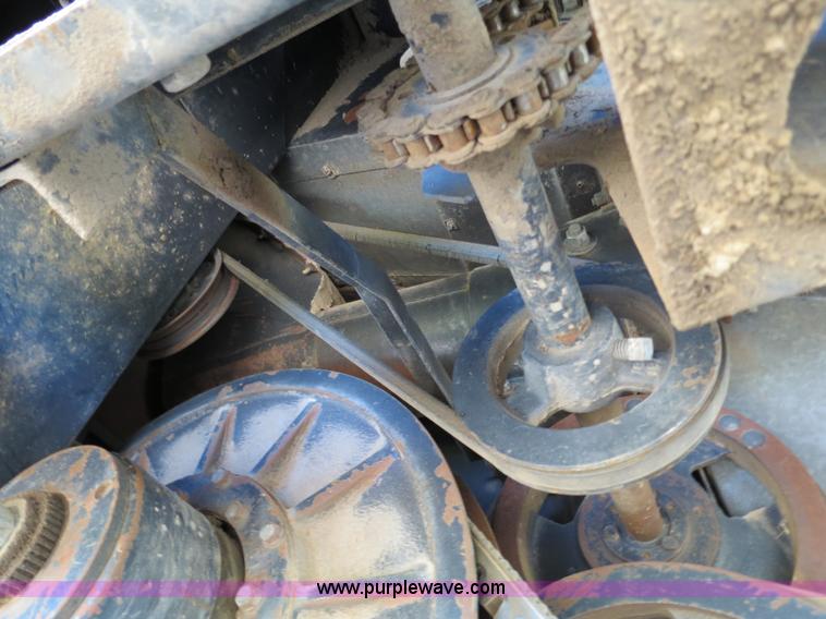 image for item A8583 1989 Gleaner R60 combine