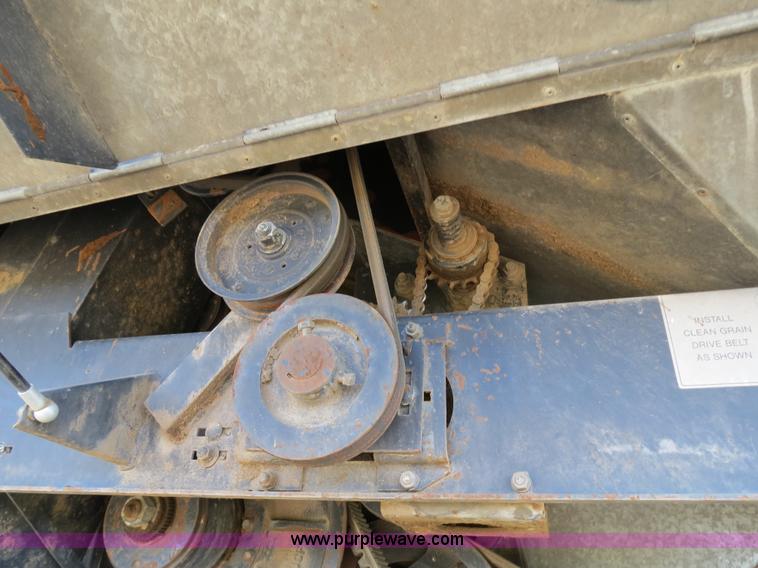 image for item A8583 1989 Gleaner R60 combine