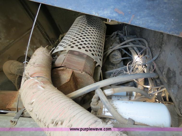 image for item A8583 1989 Gleaner R60 combine